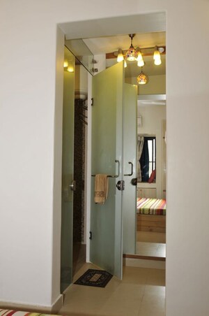 Building Lobby in 2 BHK Apartment at Katwaria Sarai – for Rent