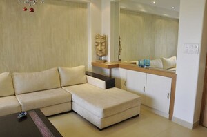 Living Room in 2 BHK Apartment at Katwaria Sarai – for Rent