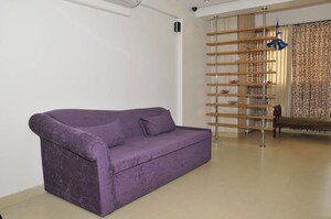 Living Room in 2 BHK Apartment at Katwaria Sarai – for Rent
