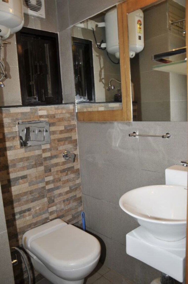 Bathroom, katwaria sarai 2 Bedroom 1500 Sq.Ft. Apartment In Katwaria Sarai Delhi 10466936