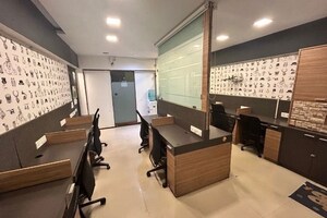  Office Space For Rent in Lokhandwala Complex