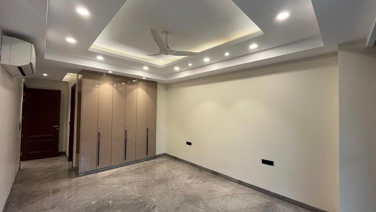 Room, sushant lok i 4 Bedroom 300 Sq.Yd. Builder Floor In Sushant Lok I Gurgaon 10466931