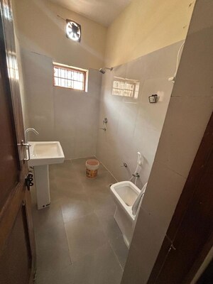 Washroom in 3.5 BHK Builder Floor at Sector 28 – for Rent