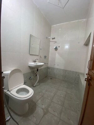 Washroom in 3.5 BHK Builder Floor at Sector 28 – for Rent