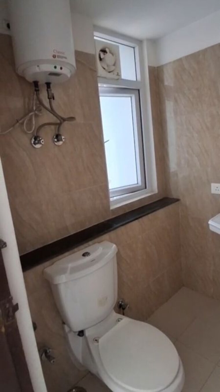 Bathroom, ramprastha-city-the-edge-towers 3 Bedroom 1875 Sq.Ft. Apartment In Sector 37d Gurgaon 10466964