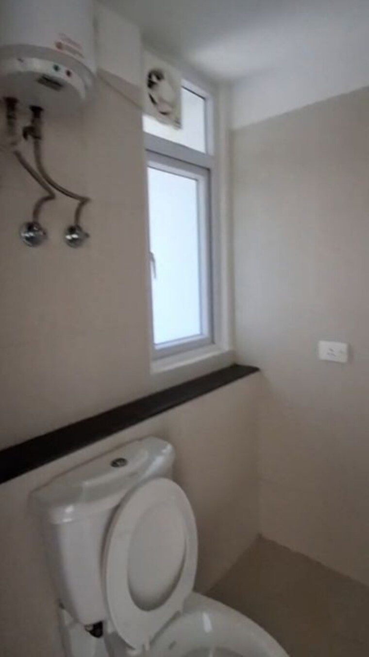 Bathroom, ramprastha-city-the-edge-towers 3 Bedroom 1875 Sq.Ft. Apartment In Sector 37d Gurgaon 10466964