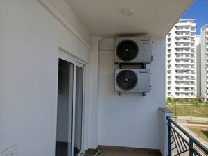 Building Lobby in 2.5 BHK Builder Floor at Central Park Cerise Suites, Sohna Sector 33 – for Sale