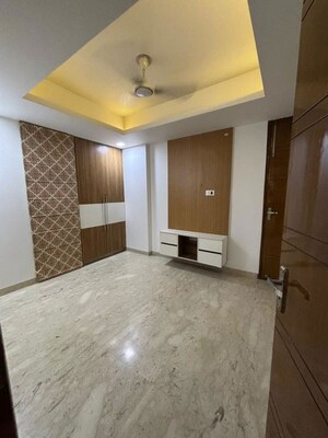 Room in 3.5 BHK Apartment at Sector 19b Dwarka – for Rent