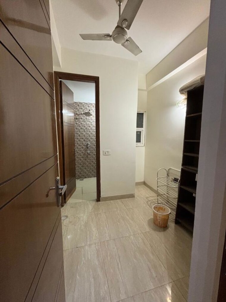 Room, sector 19b dwarka 3.5 Bedroom 1650 Sq.Ft. Apartment In Sector 19b Dwarka Delhi 10467009