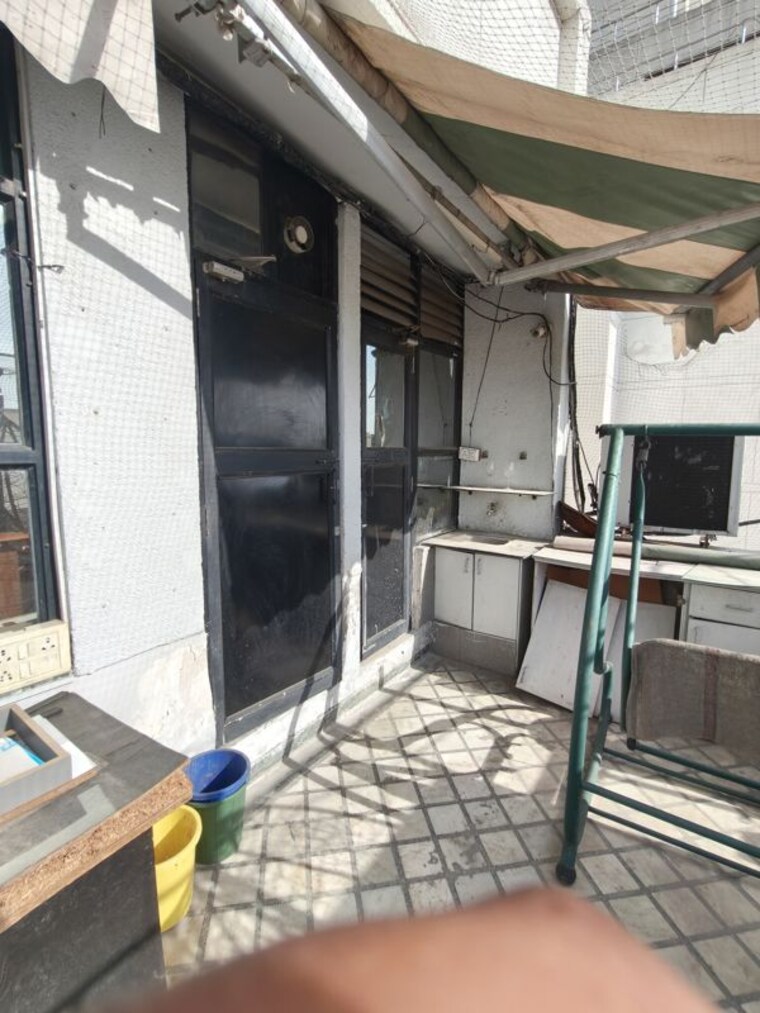 Balcony, netaji subhash place Commercial Office Space 660 Sq.Ft. In Netaji Subhash Place Delhi 10467040