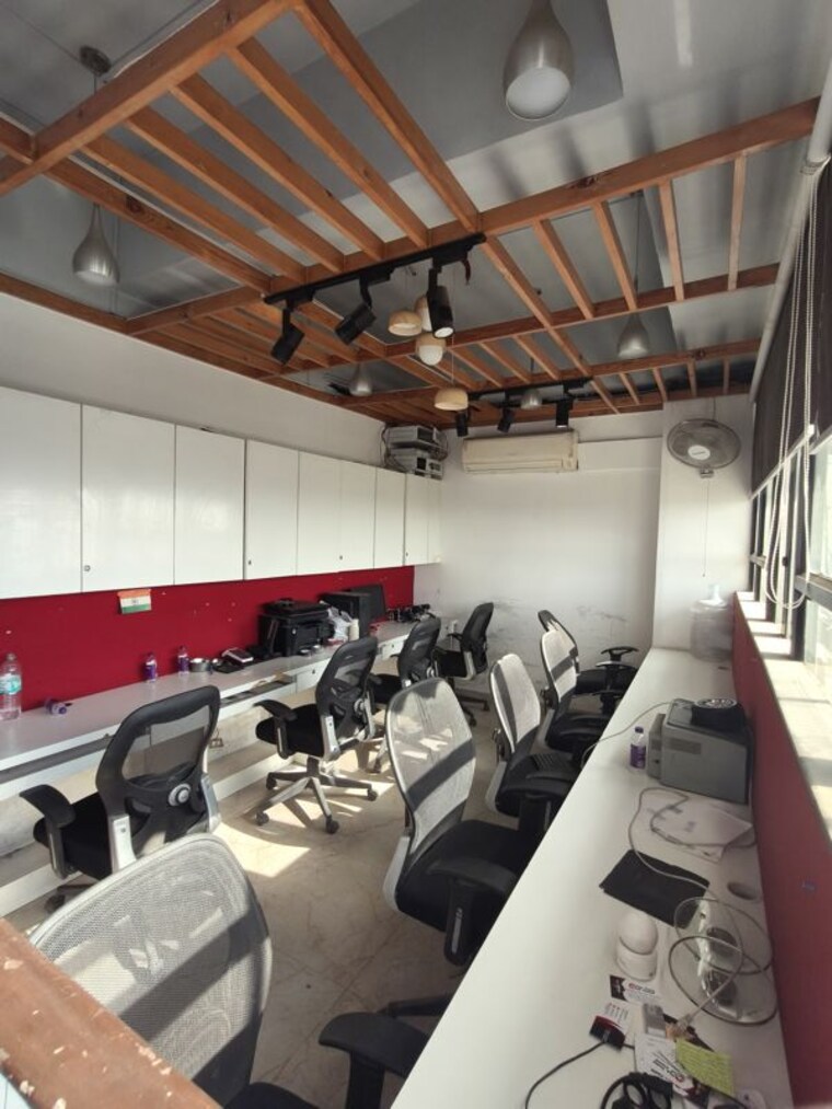 Team Area, netaji subhash place Commercial Office Space 660 Sq.Ft. In Netaji Subhash Place Delhi 10467040
