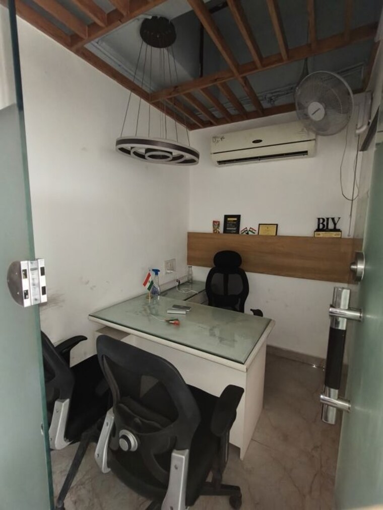 Team Area, netaji subhash place Commercial Office Space 660 Sq.Ft. In Netaji Subhash Place Delhi 10467040