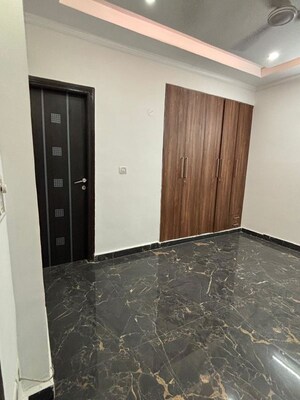 Room in 3.5 BHK Apartment at Dwarka – for Rent