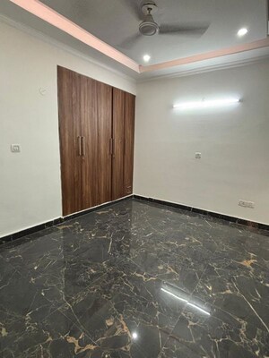 Room in 3.5 BHK Apartment at Dwarka – for Rent