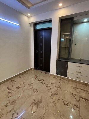 Room in 3.5 BHK Apartment at Dwarka – for Rent