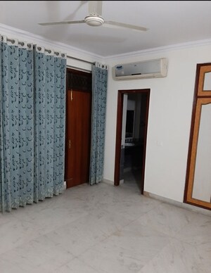 Room in 4 BHK Apartment at Sheeba Apartment, Sector 28 – for Sale