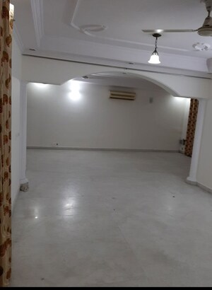 Room in 4 BHK Apartment at Sheeba Apartment, Sector 28 – for Sale