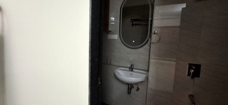 Bathroom, chandak-34-park-estate-d-wing 3 Bedroom 1000 Sq.Ft. Apartment In Goregaon West Mumbai 10467112