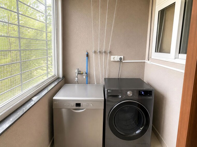 Bathroom, dahanukar colony 3 Bedroom 1500 Sq.Ft. Apartment In Dahanukar Colony Pune 10467144