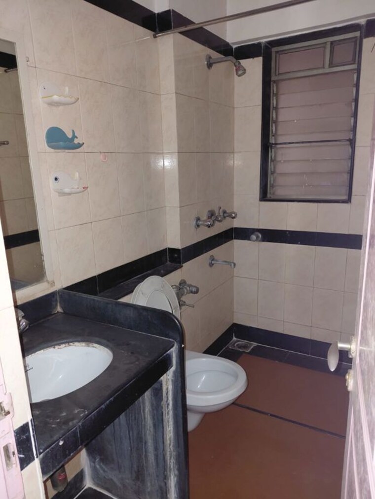 Attached Bathroom, k-raheja-vihar 2 Bedroom 930 Sq.Ft. Apartment In Powai Mumbai 10467154