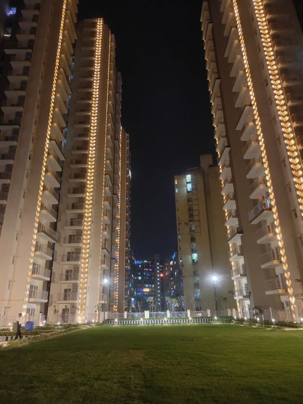 2 BHK 1050 Sq.Ft. Apartment in Shri Radha Aqua Garden