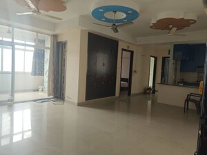 Room in 3 BHK Apartment at Spark Divine, Beta Ii Greater Noida – for Rent