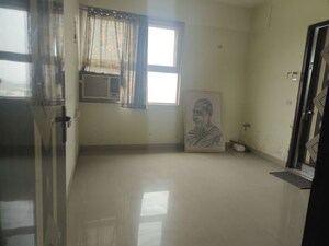 Room in 3 BHK Apartment at Spark Divine, Beta Ii Greater Noida – for Rent