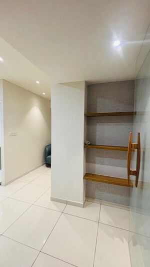 Room in  Office Space at Gota – for Rent