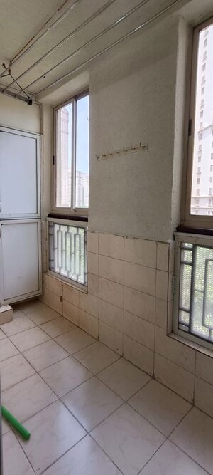 Room in 3 BHK Apartment at Hiranandani Estate Crown, Ghodbunder Road – for Rent