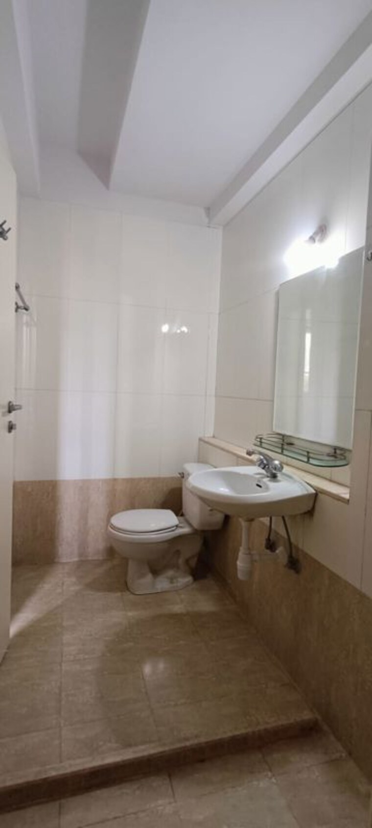 Bathroom, hiranandani-estate-crown 3 Bedroom 950 Sq.Ft. Apartment In Ghodbunder Road Thane 10454917
