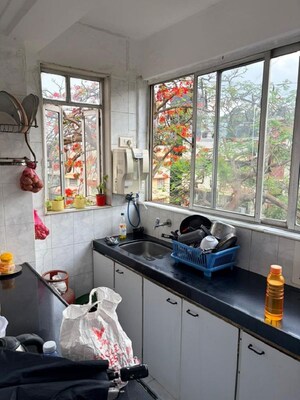 Team Area in 2 BHK Apartment at Bandra West – for Rent