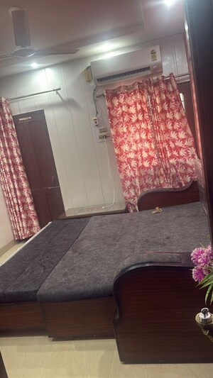 Bedroom in 2 BHK Builder Floor at Sector 40 – for Rent