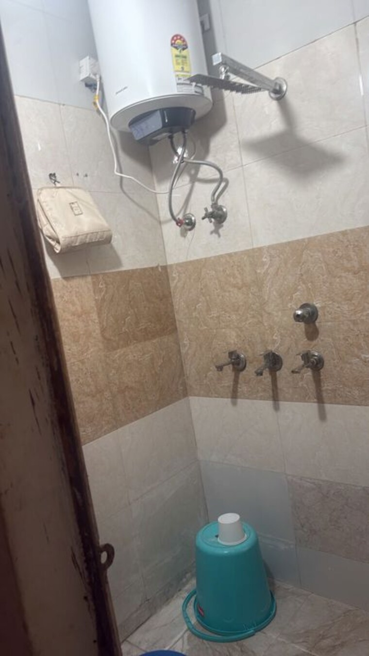 Bathroom, sector 40 2 Bedroom 800 Sq.Ft. Builder Floor In Sector 40 Chandigarh 10467239