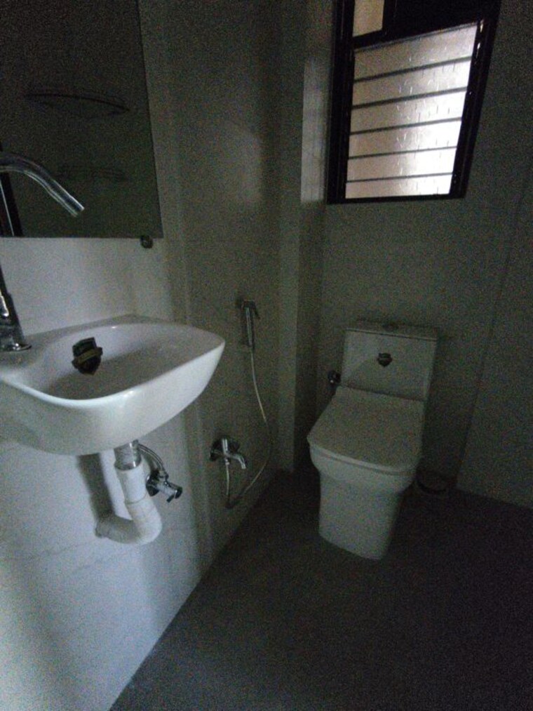 Bathroom, dosti-maitri-gardens 2 Bedroom 750 Sq.Ft. Apartment In Pokhran Road No Two Thane 10467232