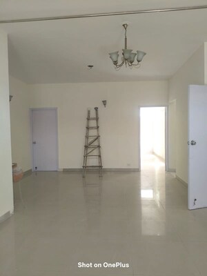 2.5 BHK Apartment For Rent in Emaar Emerald Estate, Sector 65
