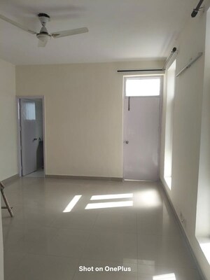 Room in 2.5 BHK Apartment at Emaar Emerald Estate, Sector 65 – for Rent