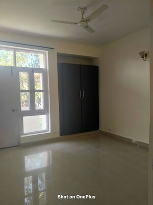 Room in 2.5 BHK Apartment at Emaar Emerald Estate, Sector 65 – for Rent