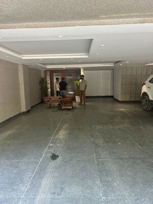 Parking in 4 BHK Builder Floor at Shivalik Colony – for Rent
