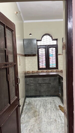 Furnished Amenities in 2 BHK Builder Floor at Sainik Colony – for Rent