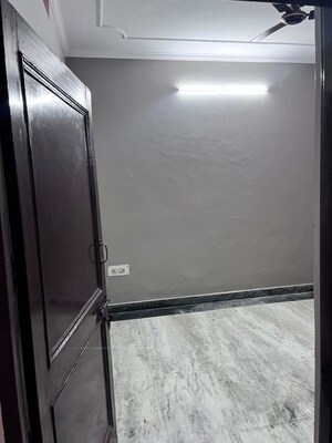 Room in 2 BHK Builder Floor at Sainik Colony – for Rent
