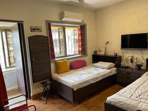 Bedroom in 1.5 BHK Apartment at Bandra West – for Rent