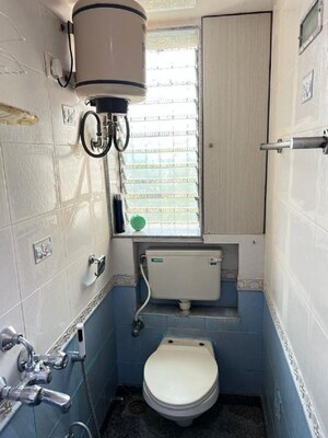 Washroom in 1.5 BHK Apartment at Bandra West – for Rent