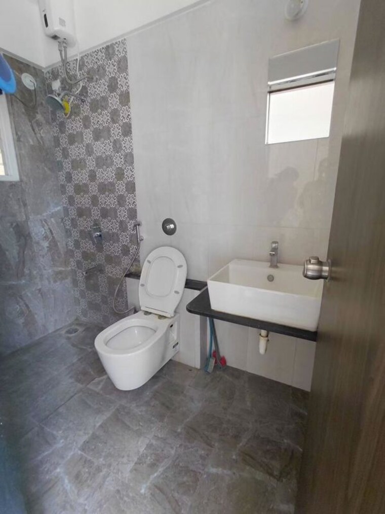 Bathroom, majestique-towers-east-phase-2 3 Bedroom 1400 Sq.Ft. Apartment In Kharadi Pune 10467247