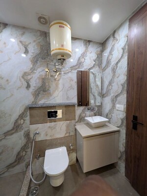 Bathroom in 1 BHK Builder Floor at Sector 46 – for Rent