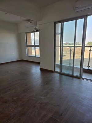 Room in 3.5 BHK Apartment at Gera Planet Of Joy, Kharadi – for Rent