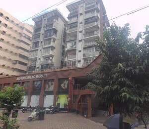  Shop For Sale in Athwa