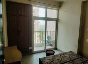 Room in 3 BHK Apartment at Proview Technocity, Chi V Greater Noida – for Rent