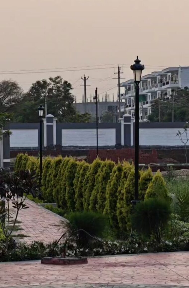 Garden, panchkula urban estate  100 Sq.Yd. Plot In Panchkula Urban Estate Panchkula 10464763