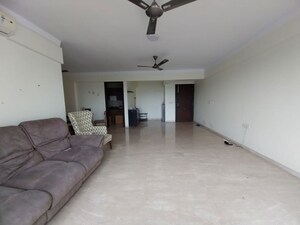 Room in 3 BHK Apartment at Hiranandani Gardens Octavius, Powai – for Rent