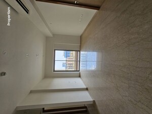 Furnished Amenities in 2.5 BHK Apartment at Lodha Bellagio, Powai – for Rent